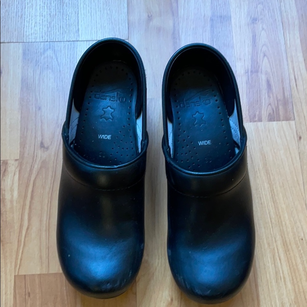Dansko clogs 38 wide, black